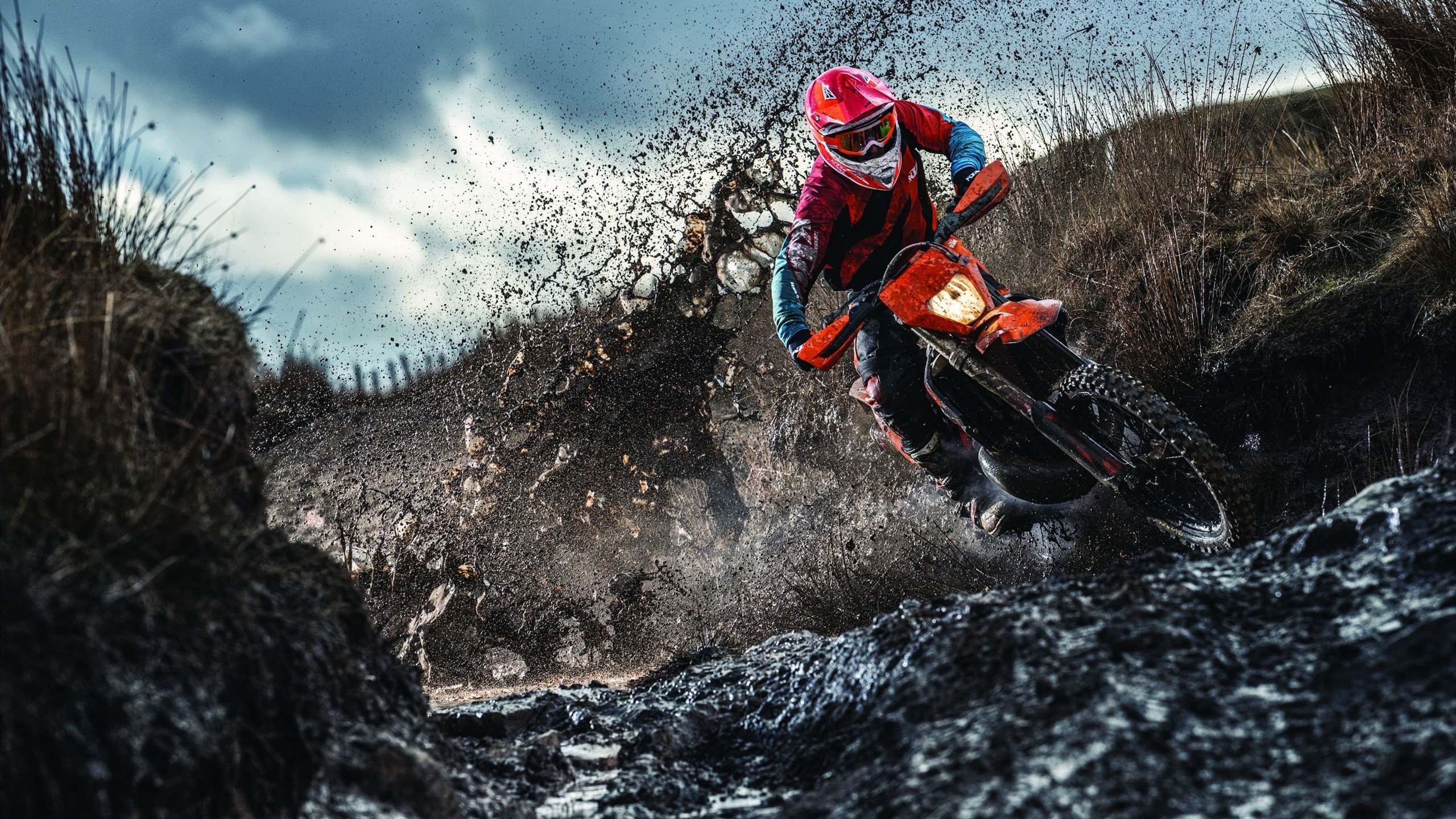 “水上救生:成都三叉湖赛场见证极限救援技术的精彩呈现”